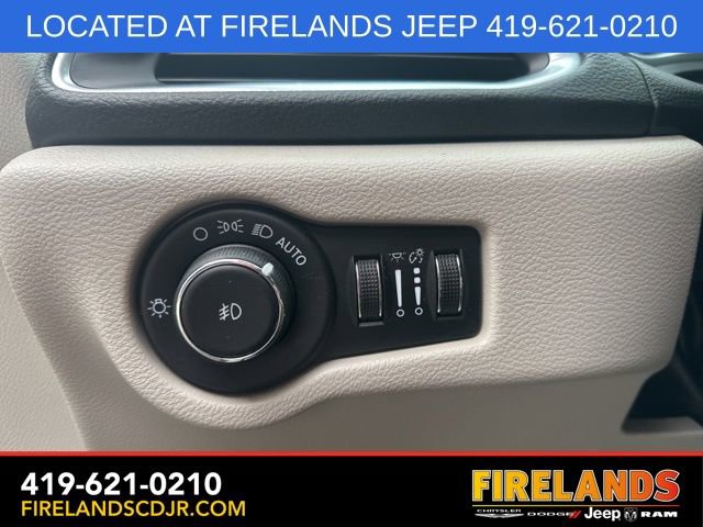 Used 2020 Chrysler Pacifica Limited image 24