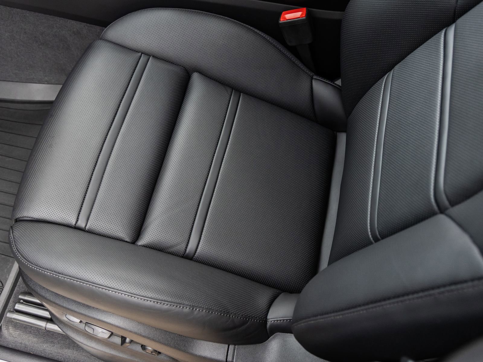 New 2025 Porsche Cayenne S AWD/4WD image 25