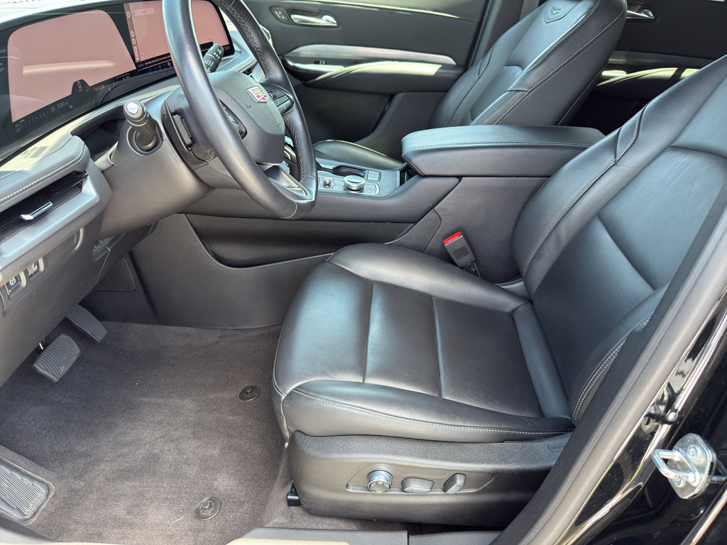 Used 2024 Cadillac XT4 Premium Luxury image 11