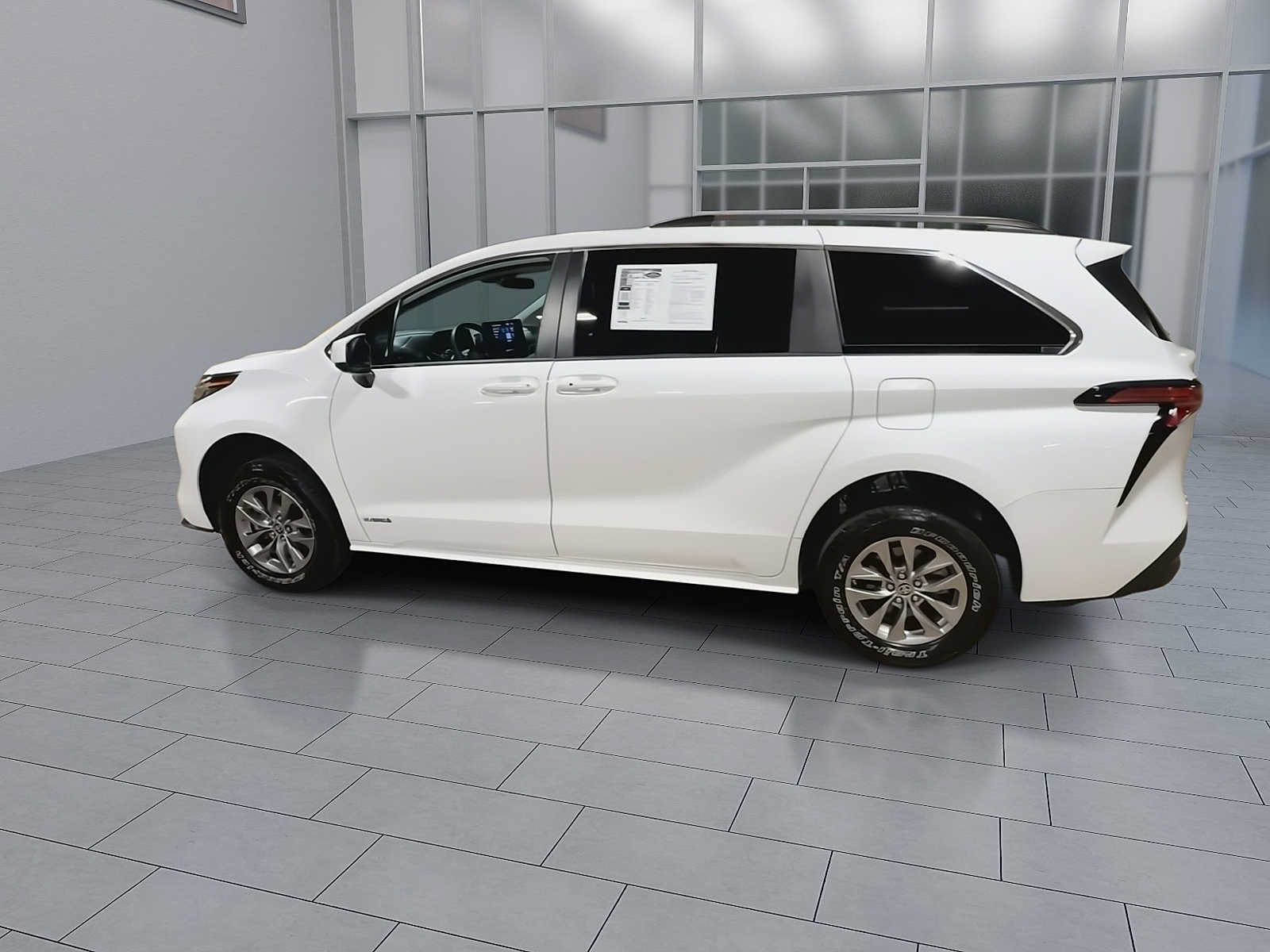 Certified 2021 Toyota Sienna LE AWD/4WD image 6