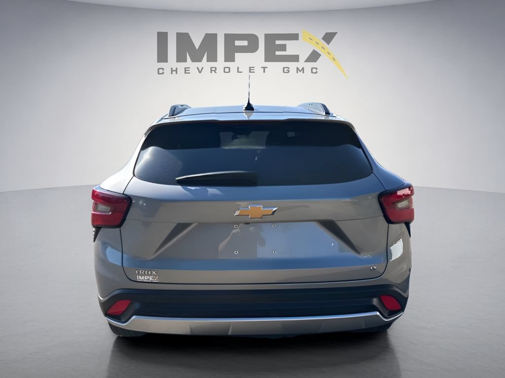 Used 2025 Chevrolet Trax LT w/ LT Convenience Package FWD image 4