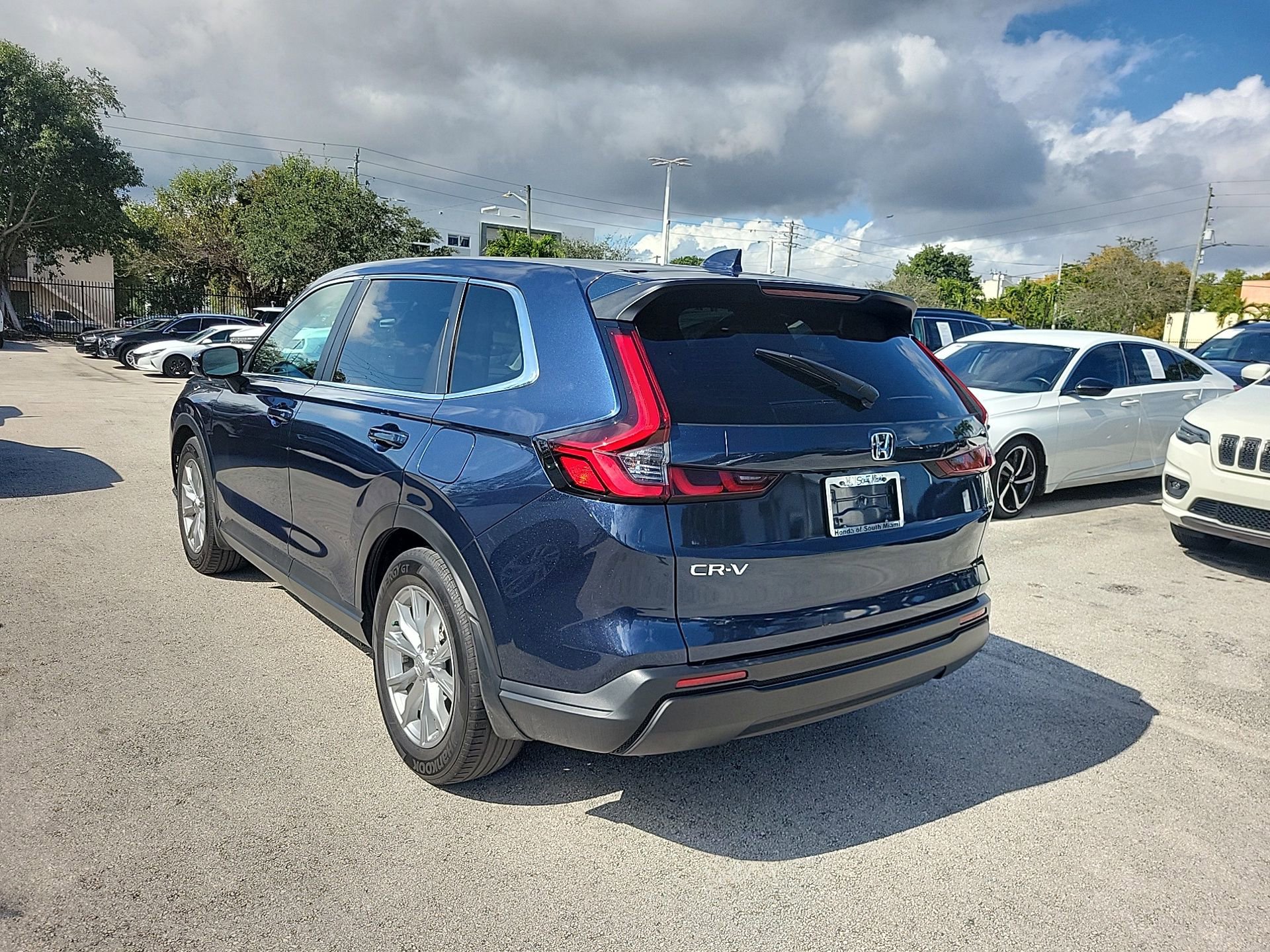 Used 2025 Honda CR-V EX image 13