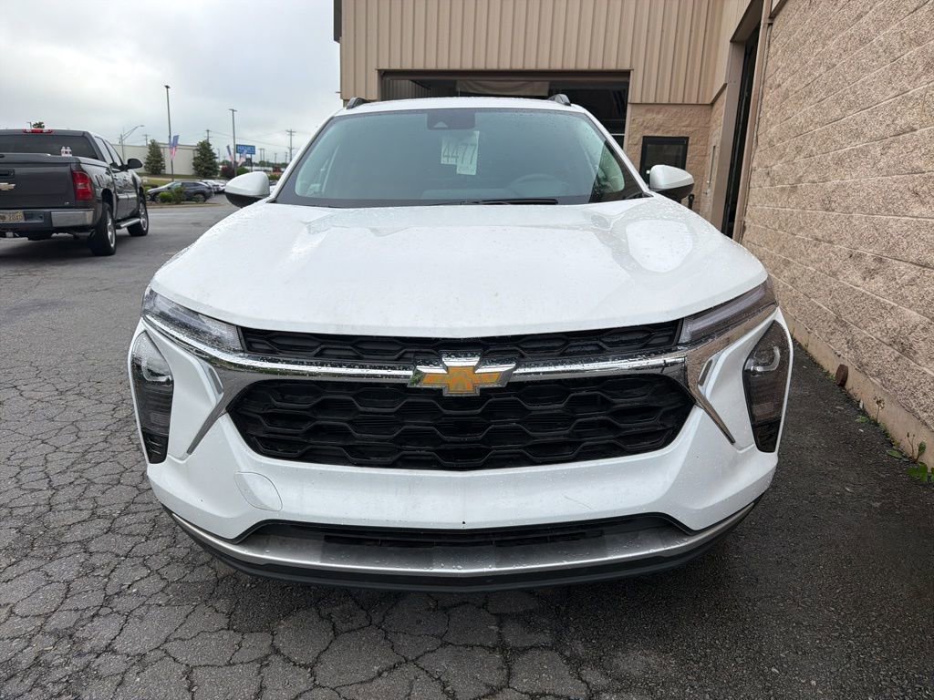 Used 2024 Chevrolet Trax LT FWD image 12