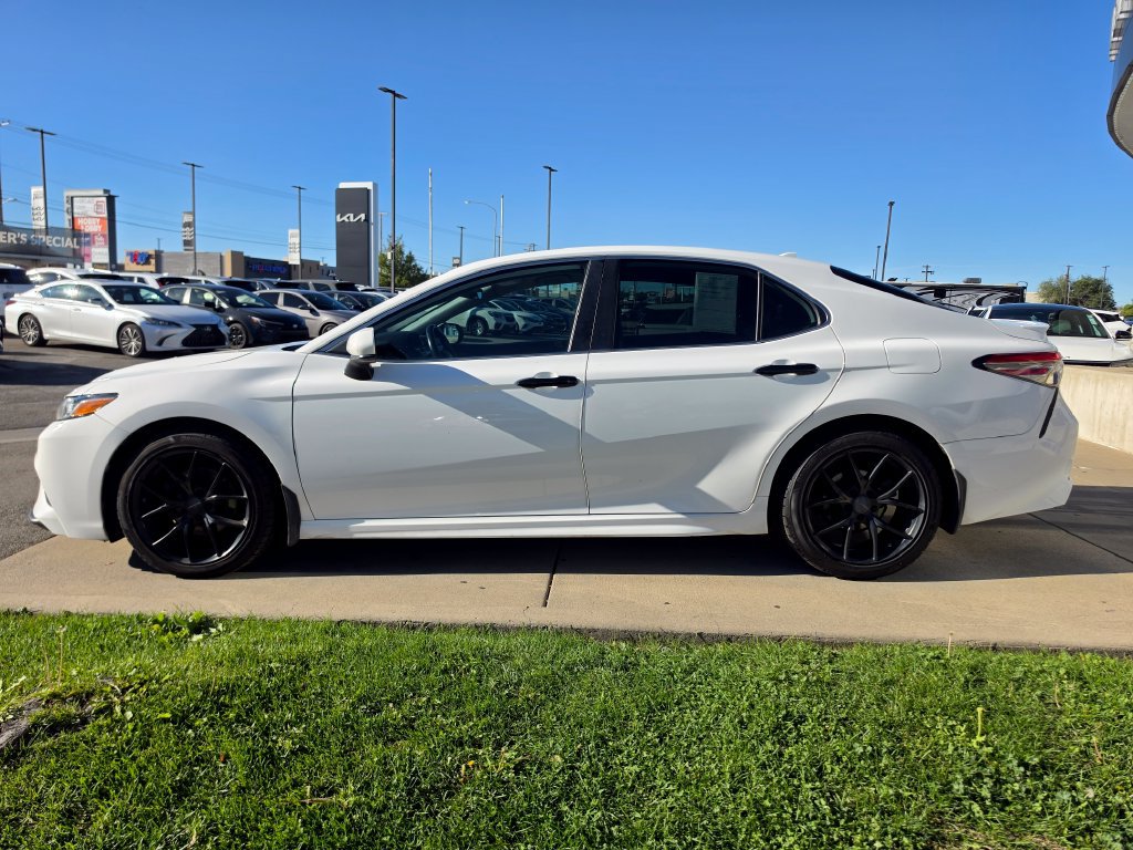 Used 2019 Toyota Camry SE FWD image 8