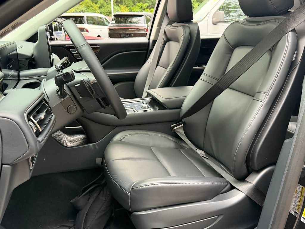 New 2026 Lincoln Aviator AWD image 24