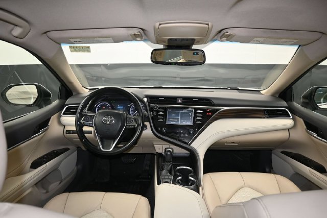Used 2018 Toyota Camry XLE FWD image 9