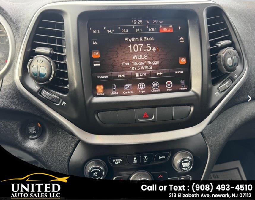Used 2015 Jeep Cherokee Trailhawk w/ Comfort/Convenience Group AWD/4WD image 16