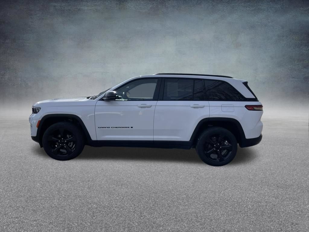 Used 2023 Jeep Grand Cherokee Altitude AWD/4WD image 5