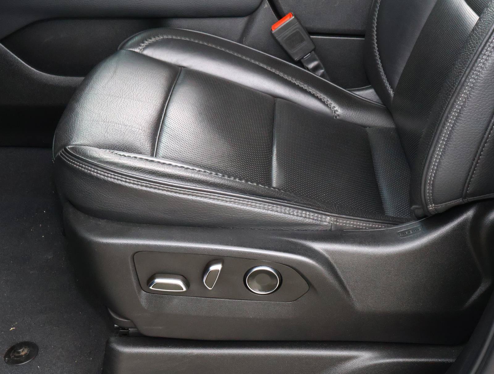 Used 2024 GMC Yukon Denali AWD/4WD image 15