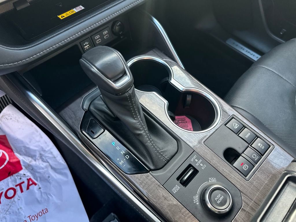 Used 2023 Toyota Highlander Limited image 24