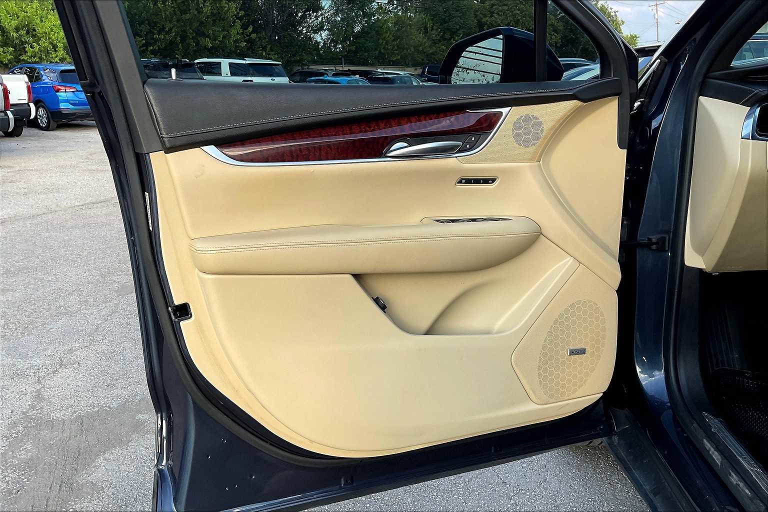 Used 2018 Cadillac XT5 Luxury w/ Driver Awareness Package image 35