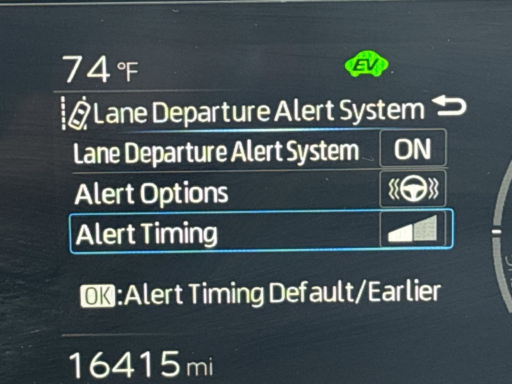 Used 2025 Toyota Prius LE FWD image 36