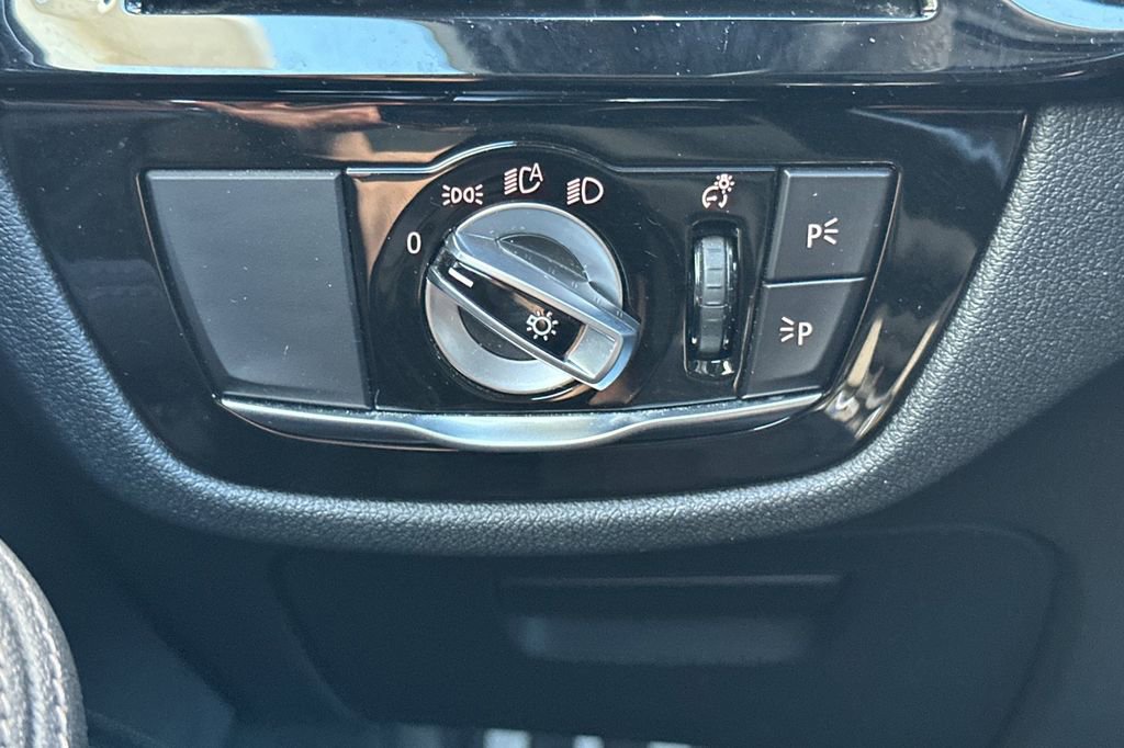 Used 2023 BMW 530e w/ M Sport Package image 31