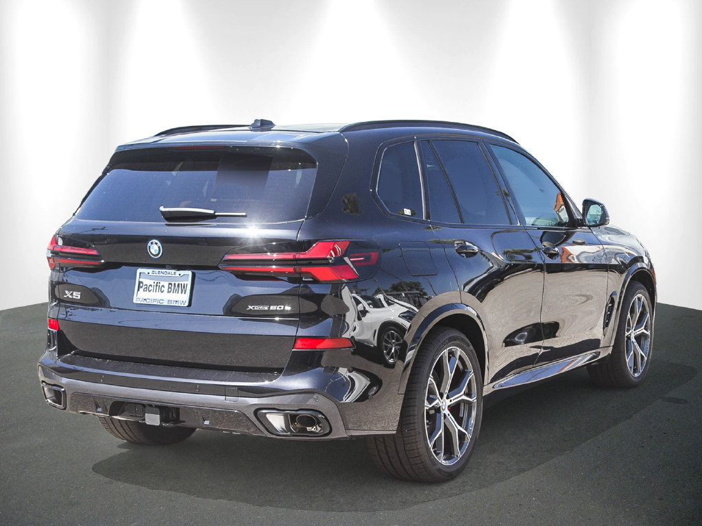 New 2026 BMW X5 xDrive50e w/ M Sport Package AWD/4WD image 6