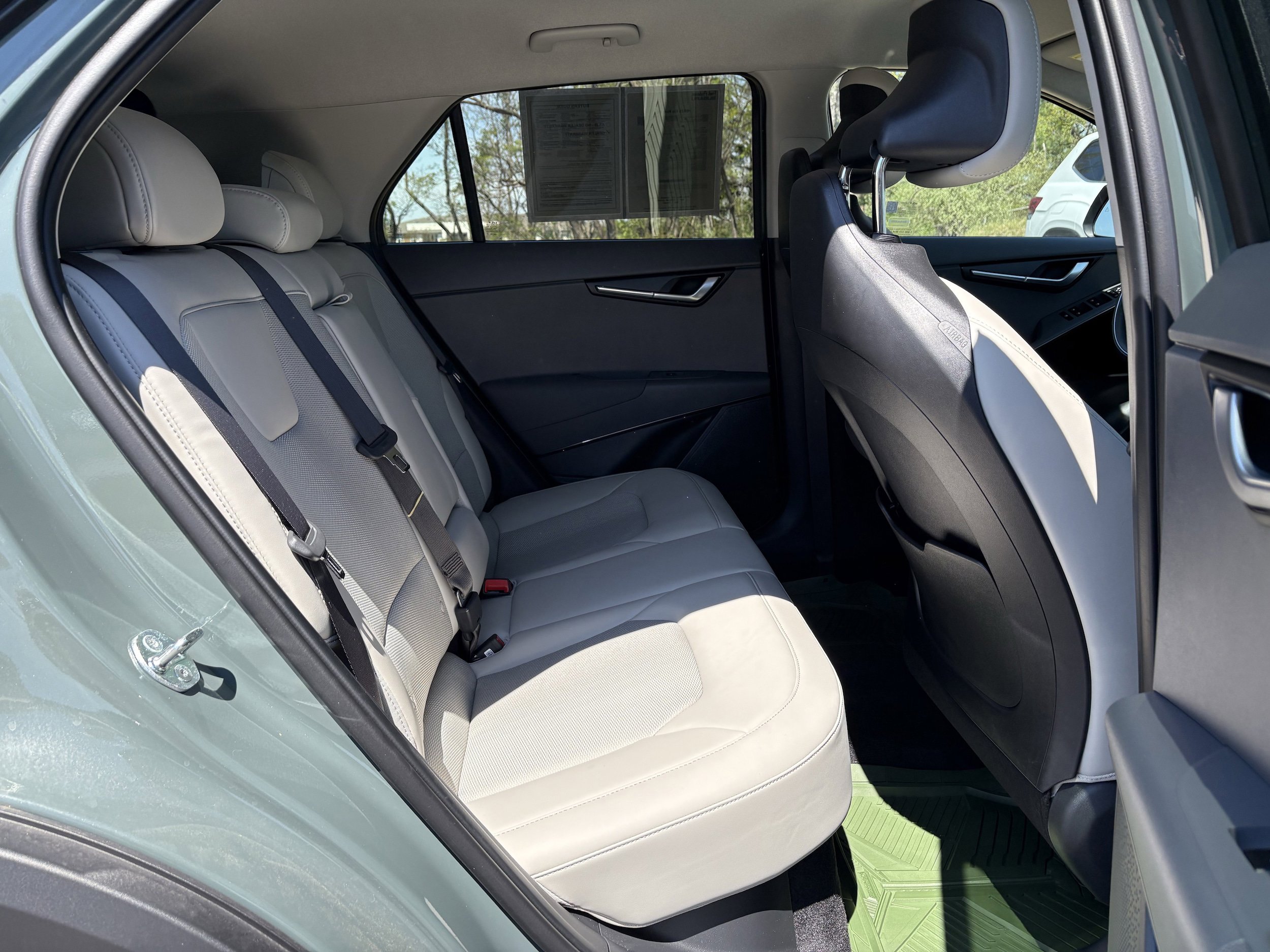Used 2025 Kia Niro EX FWD image 30