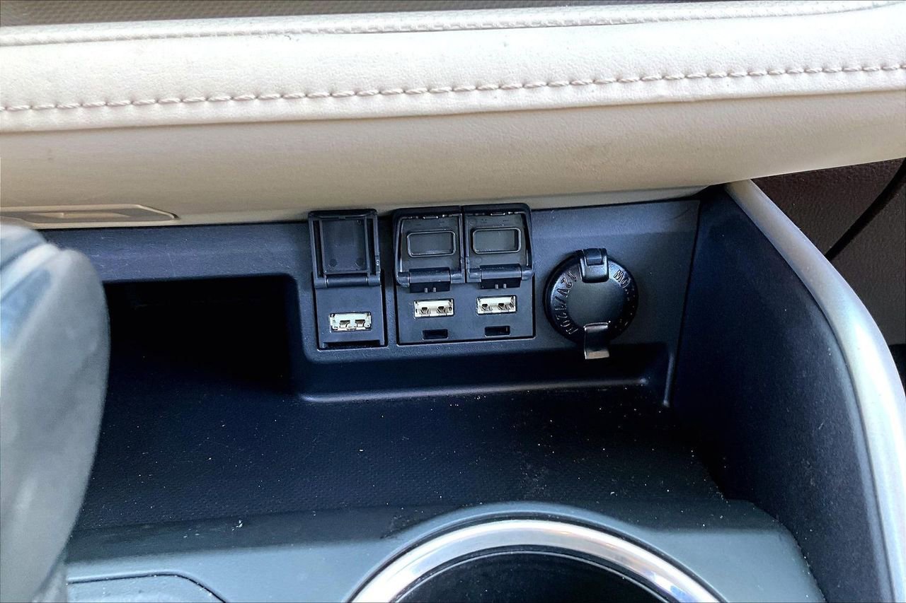 Used 2020 Toyota Highlander XLE FWD image 26