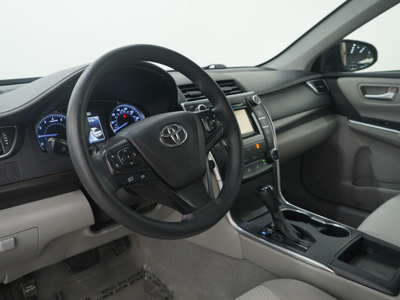 Used 2015 Toyota Camry LE image 23