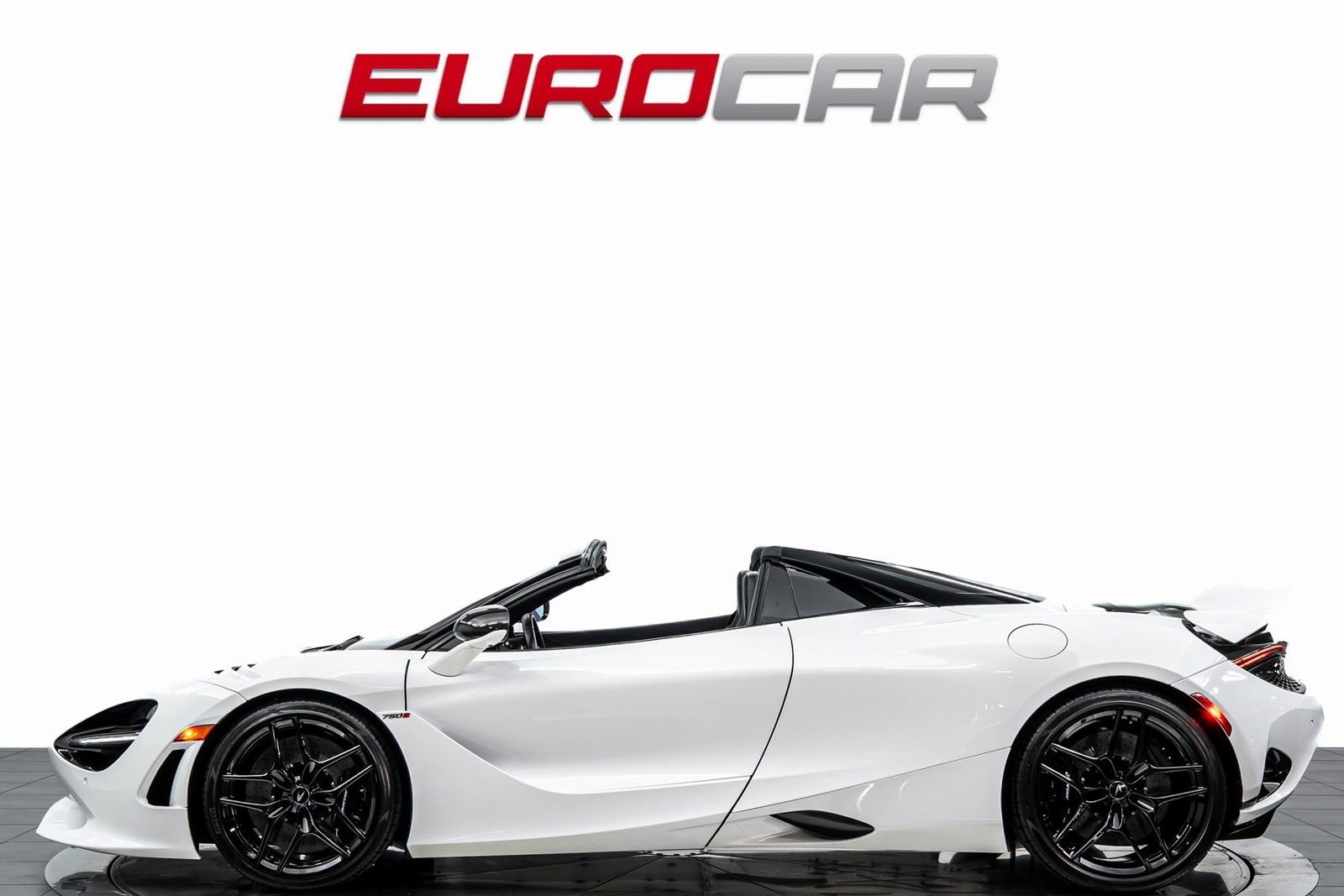 Used 2024 McLaren 750S Spider image 2
