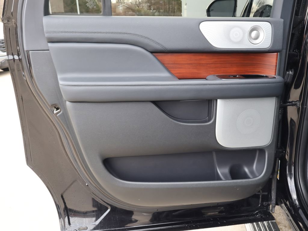 Used 2022 Lincoln Navigator L Reserve image 25
