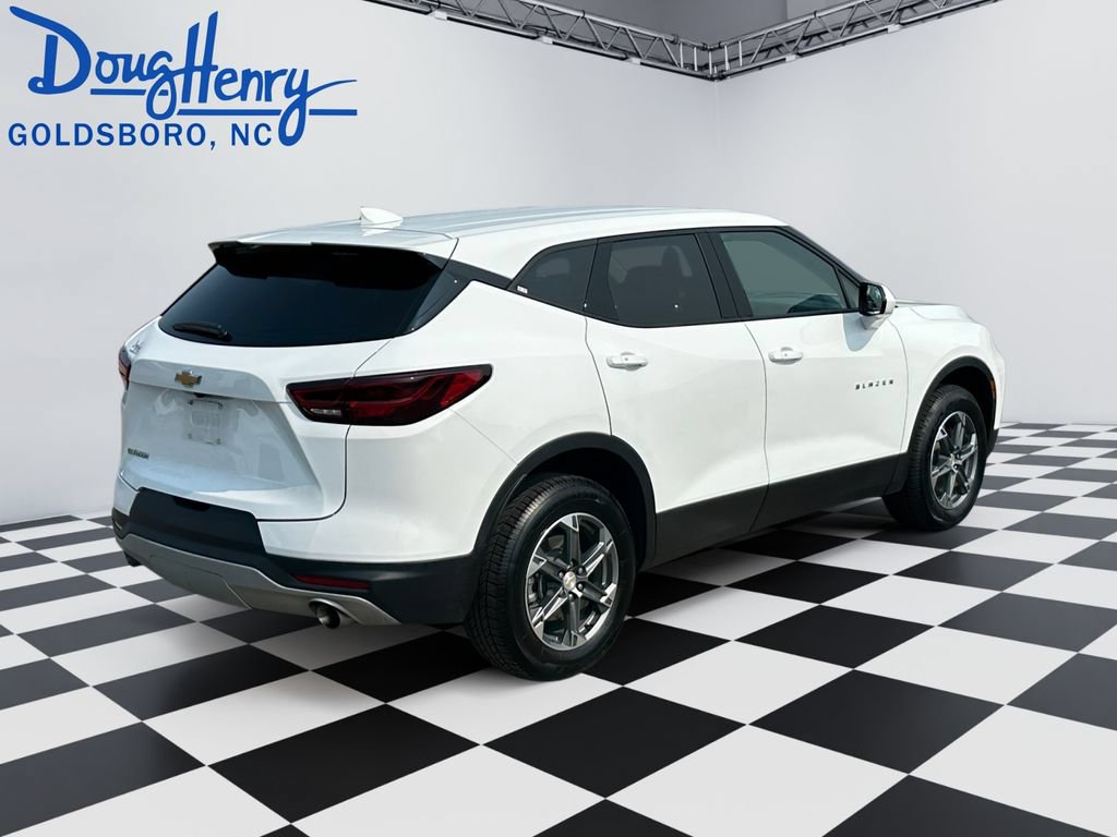 Used 2025 Chevrolet Blazer LT FWD image 5