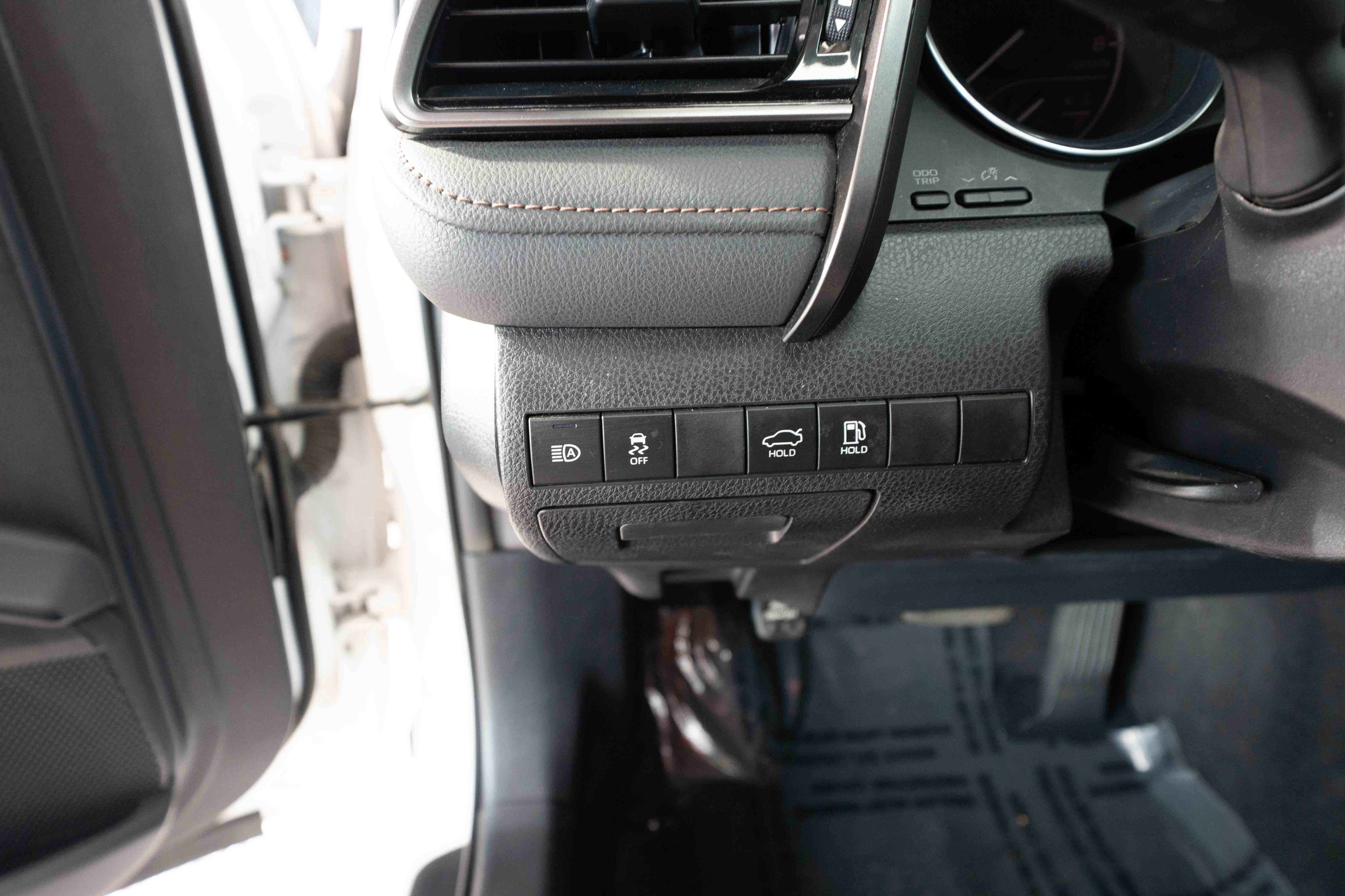 Used 2019 Toyota Camry LE image 11