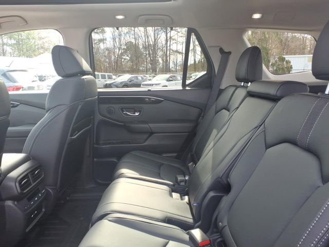Used 2025 Honda Pilot Touring image 7