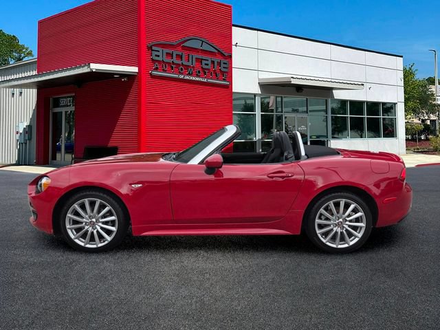 Used 2017 FIAT 124 Spider Lusso RWD image 2