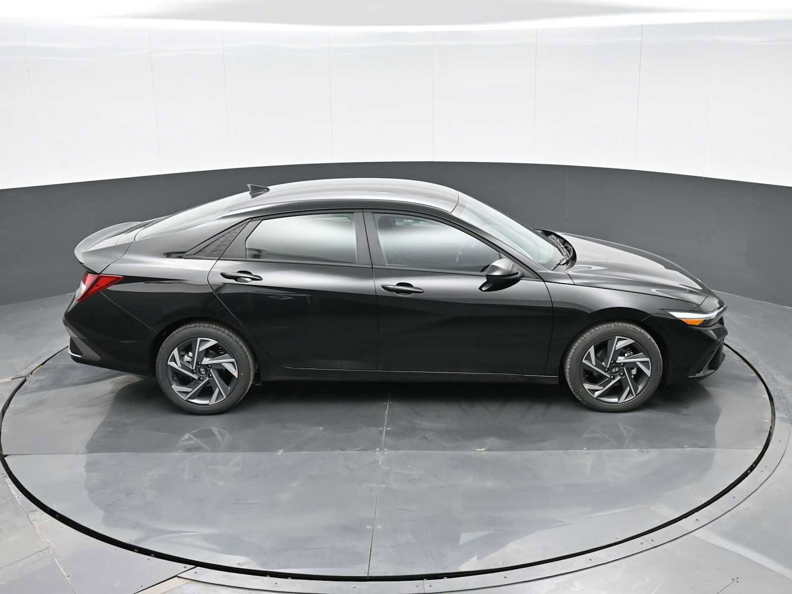 Certified 2025 Hyundai Elantra Sport w/ Cargo Package image 27