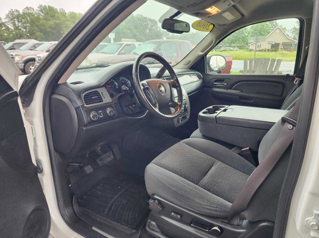 Used 2008 Chevrolet Suburban 2500 LS w/ Skid Plate Package AWD/4WD image 12