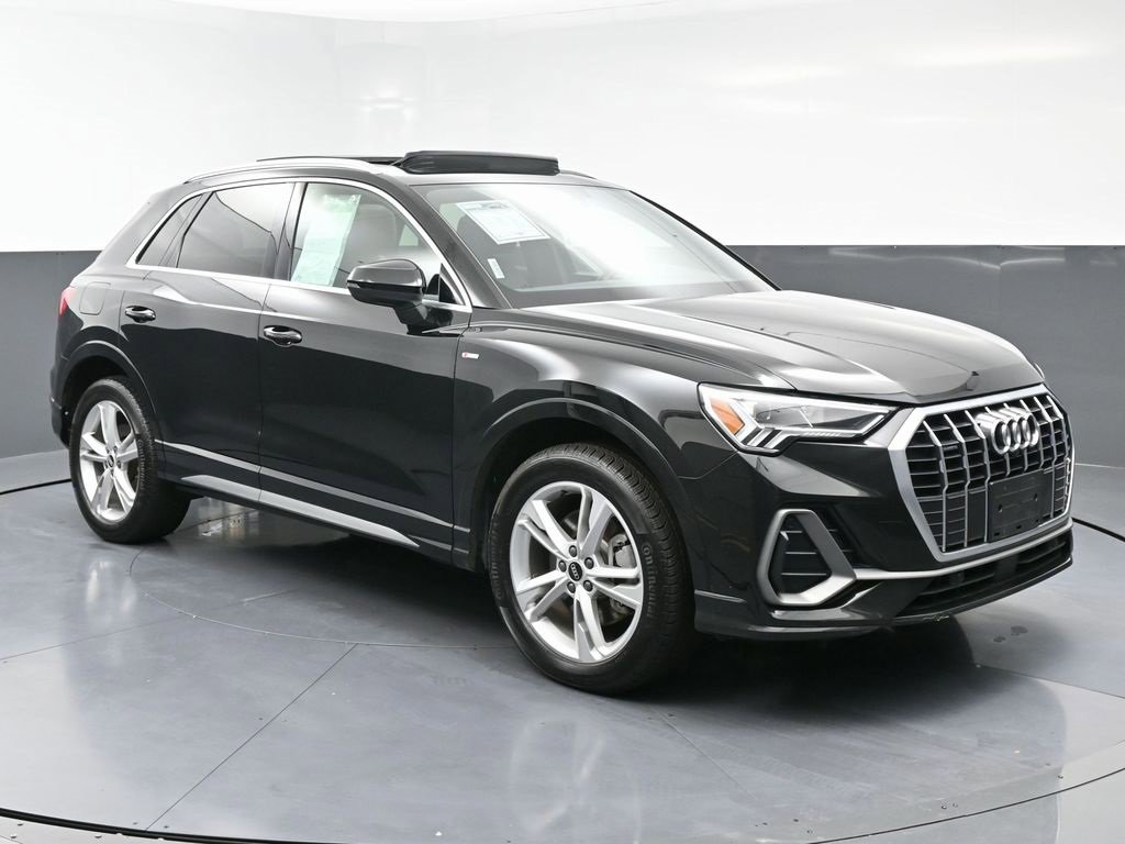 Used 2022 Audi Q3 2.0T Premium Plus w/ Premium Plus Package image 3