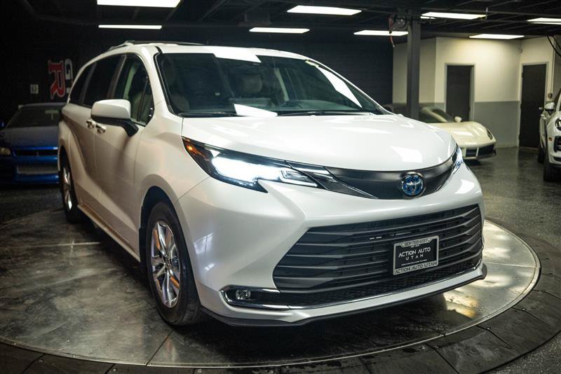 Used 2023 Toyota Sienna XLE w/ XLE Plus Package FWD image 5