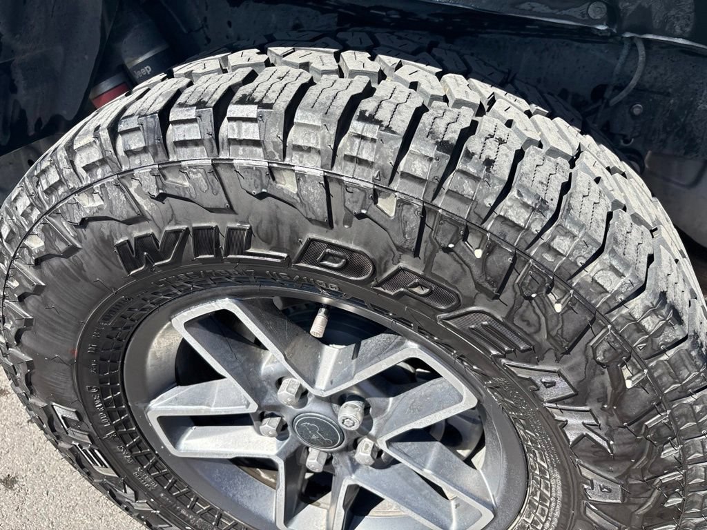 Used 2025 Jeep Gladiator Mojave AWD/4WD image 4