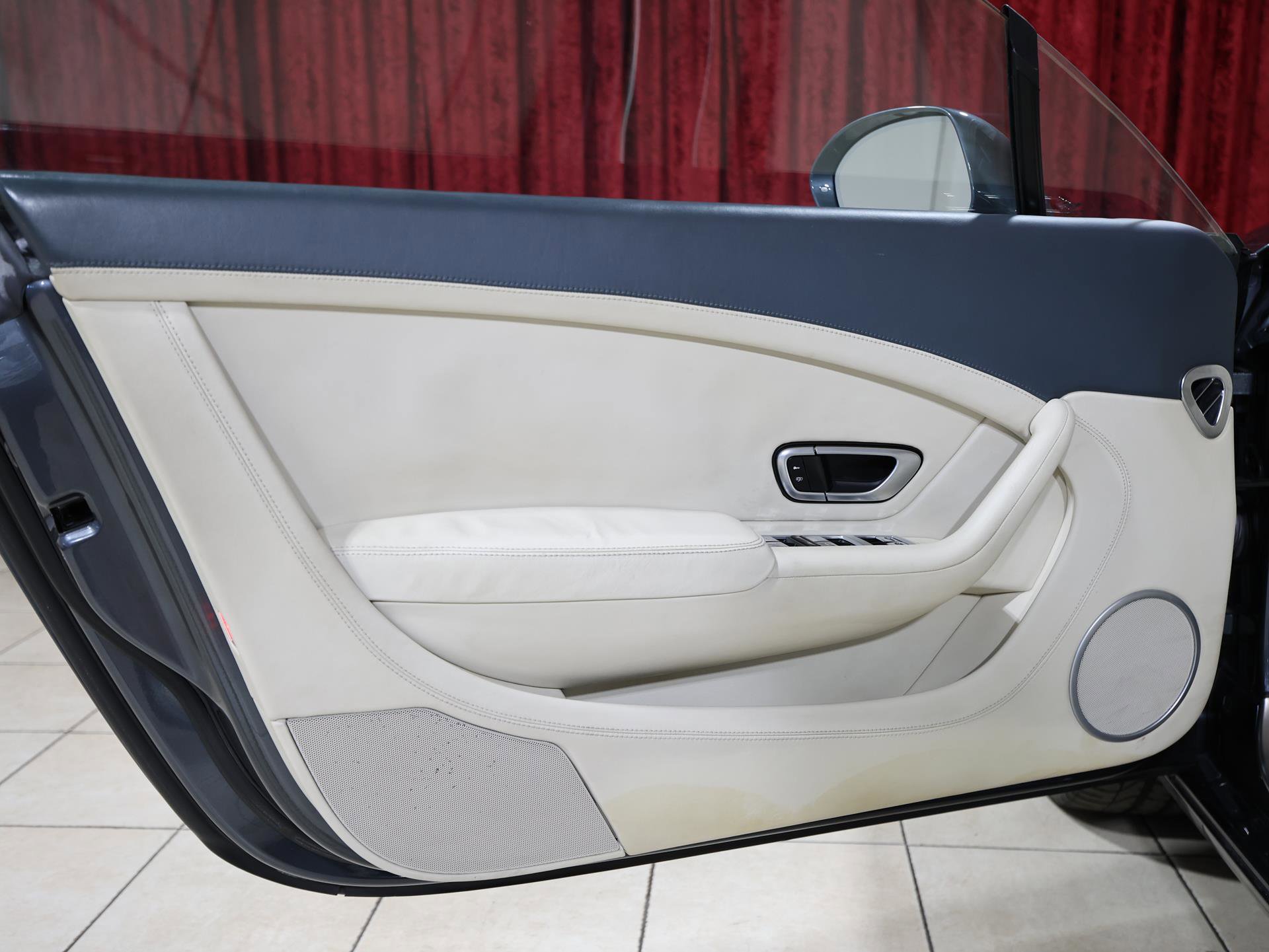 Used 2013 Bentley Continental GT w/ Color Specification Pkg image 10