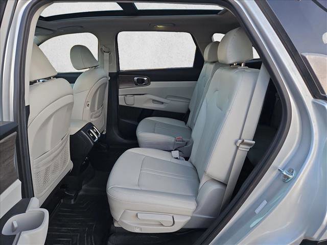 Used 2022 Kia Sorento EX w/ Panoramic Sunroof Package image 21