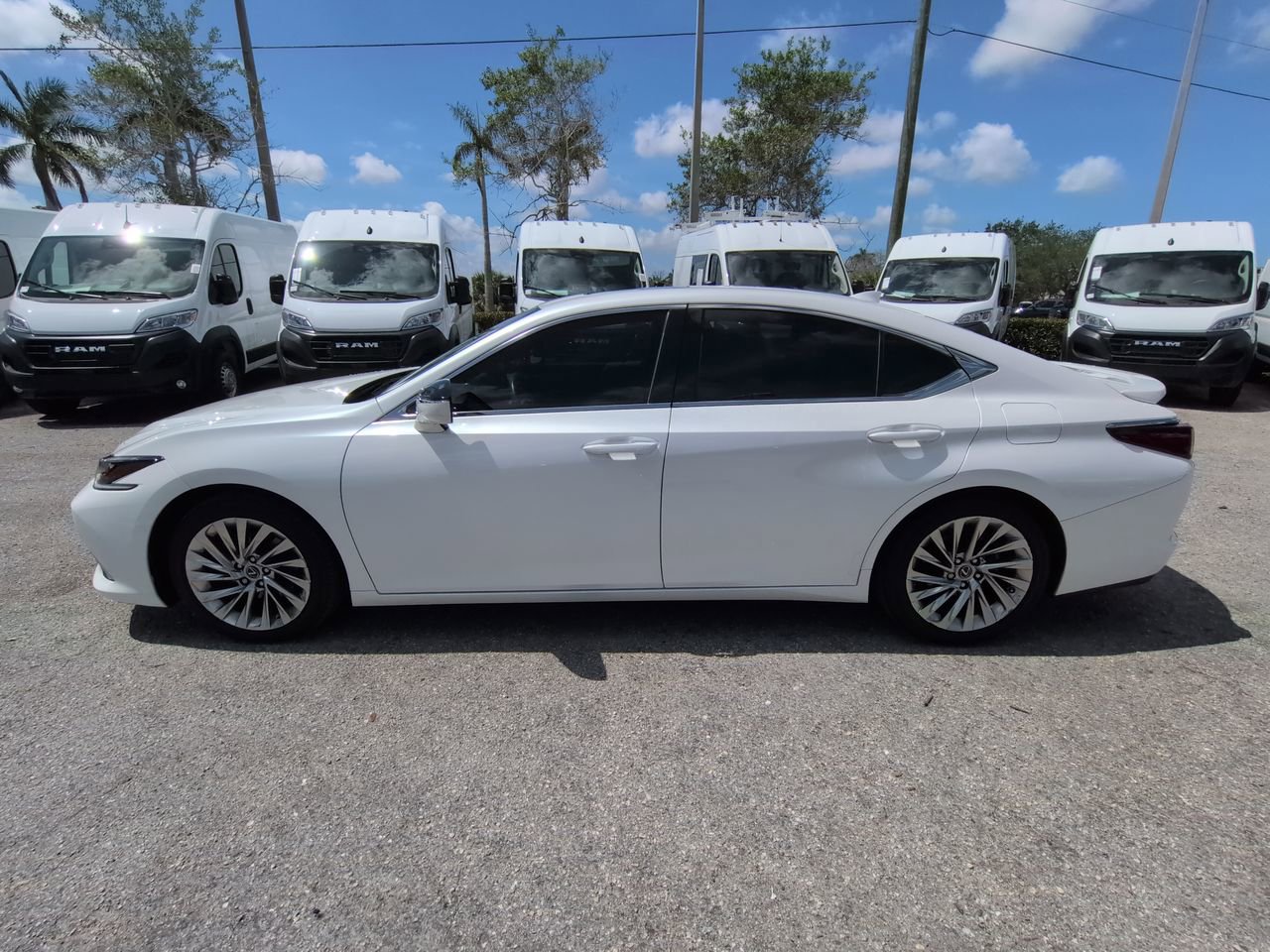 Used 2023 Lexus ES 350 Ultra Luxury w/ Accessory Package (Z1) FWD image 8
