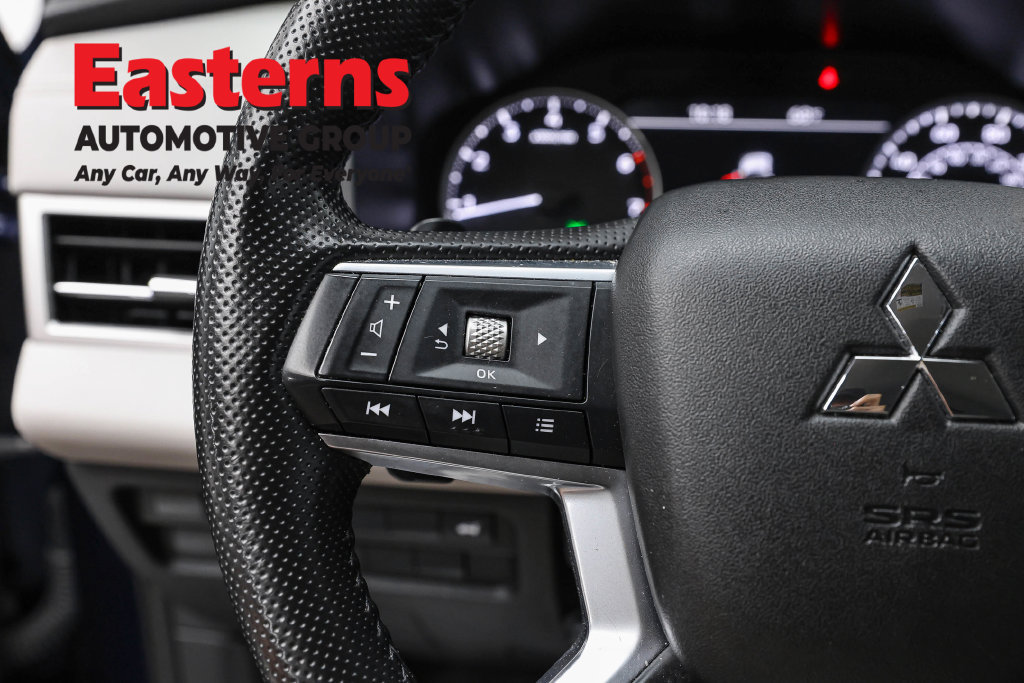 Used 2025 Mitsubishi Outlander SE FWD image 17