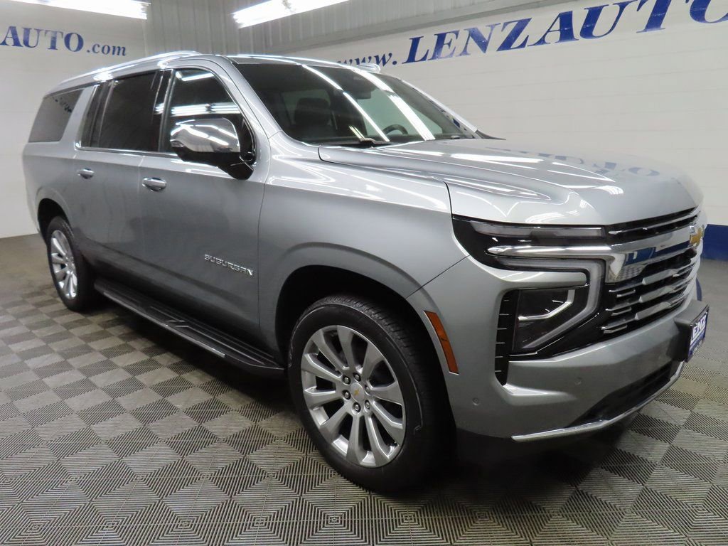 Used 2025 Chevrolet Suburban Premier image 3