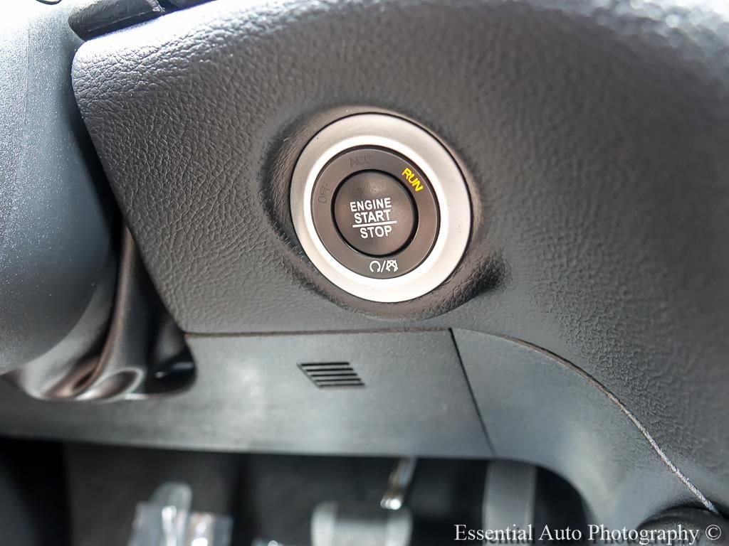 Used 2026 Chrysler Pacifica Limited FWD image 18