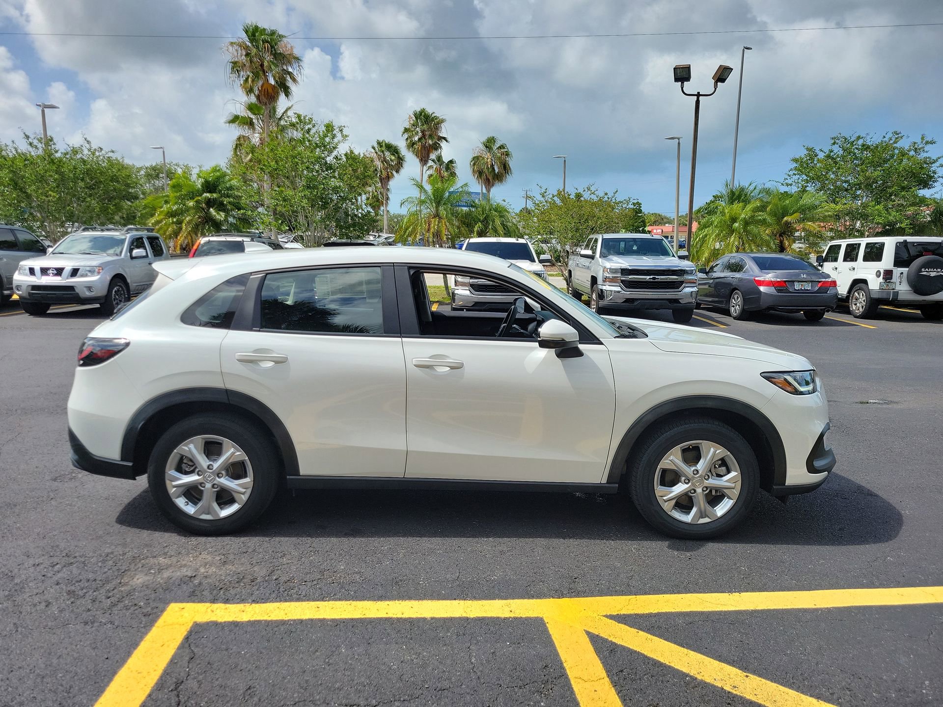 Used 2023 Honda HR-V LX image 5