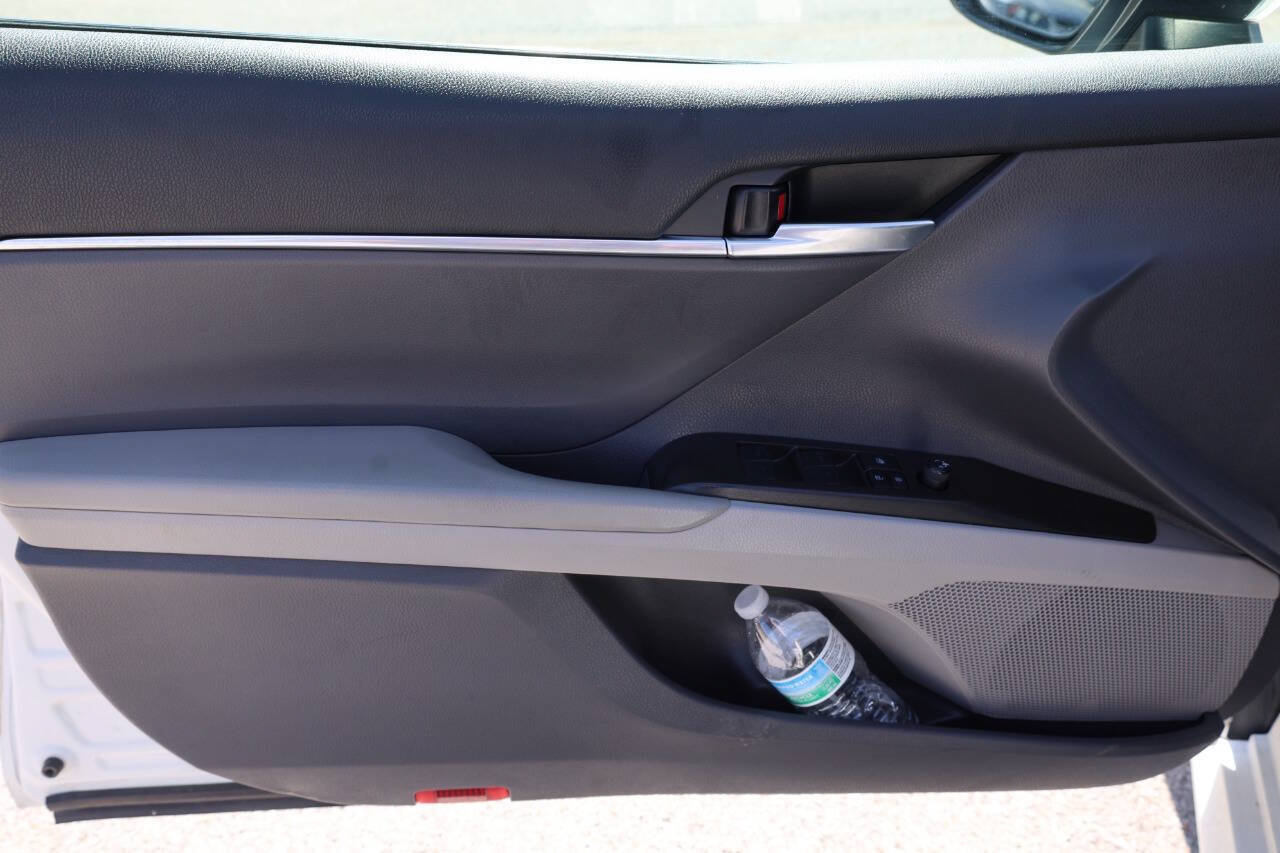 Used 2022 Toyota Camry LE FWD image 12