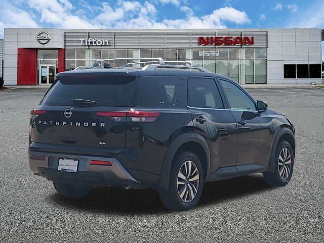 Used 2024 Nissan Pathfinder SL FWD image 7