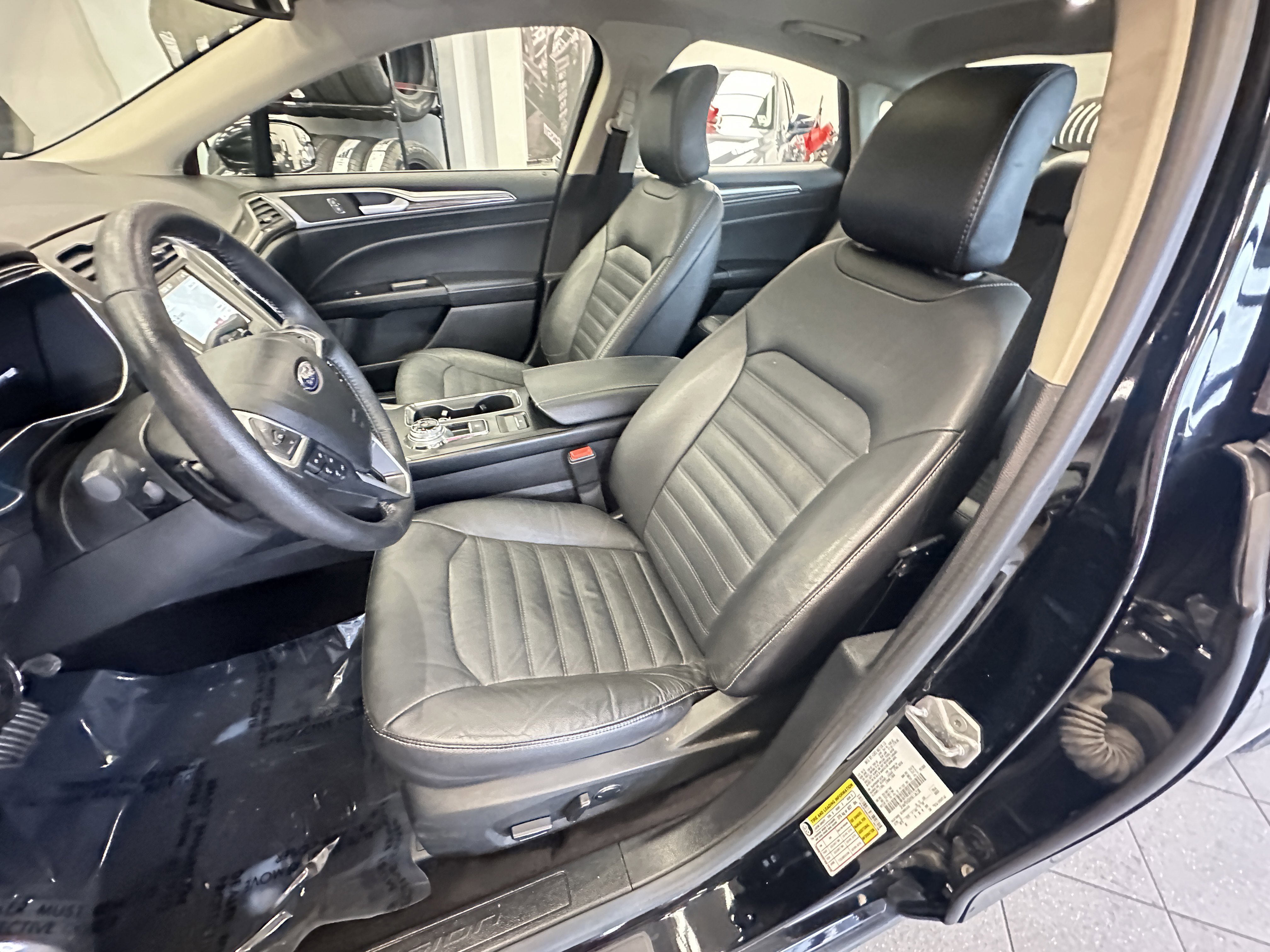 Used 2017 Ford Fusion SE w/ Fusion SE Technology Package image 22