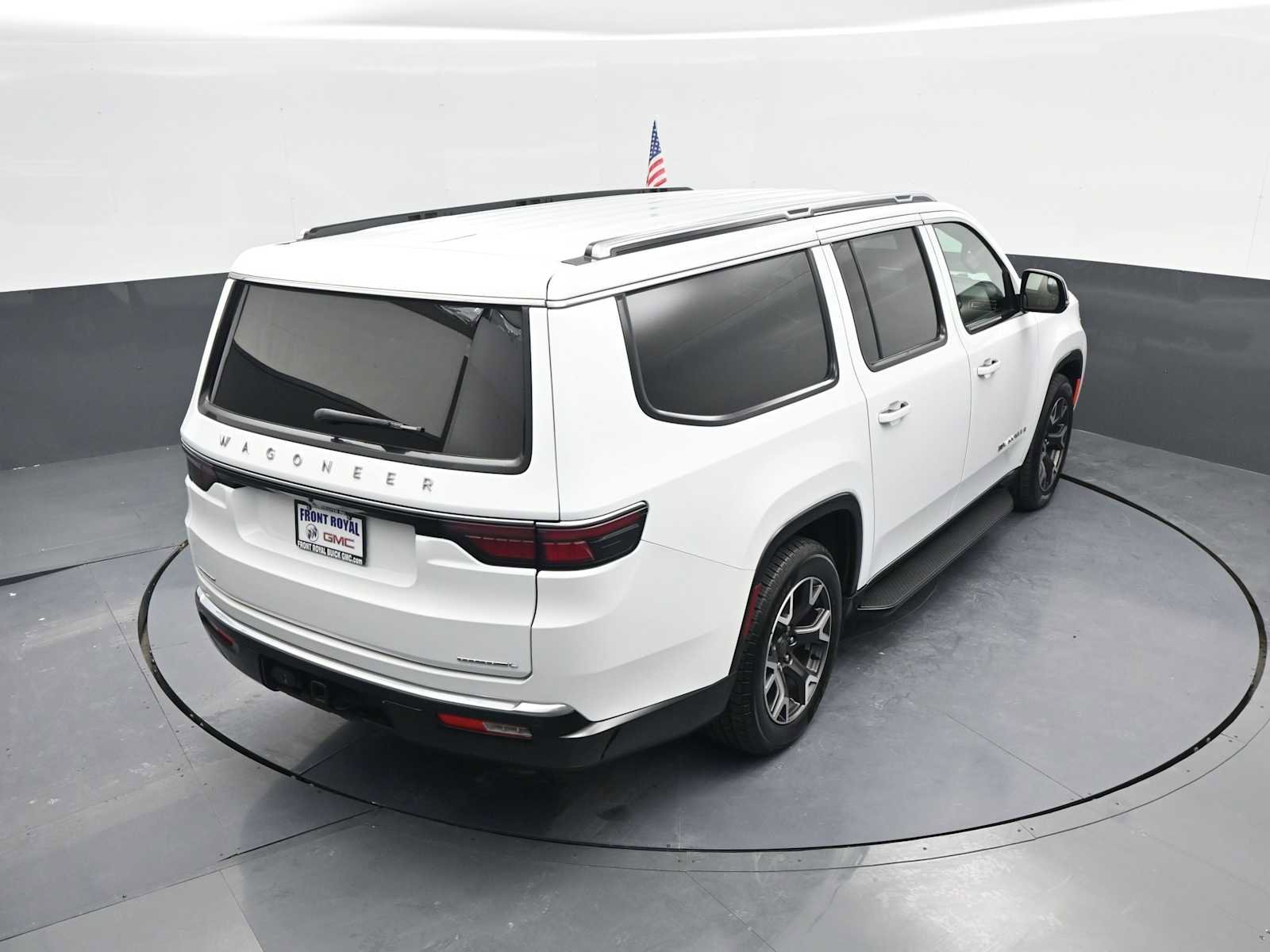 Used 2023 Jeep Wagoneer L Series III w/ Preferred Equipment Group image 34