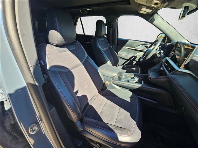 Used 2025 Ford Explorer ST image 21