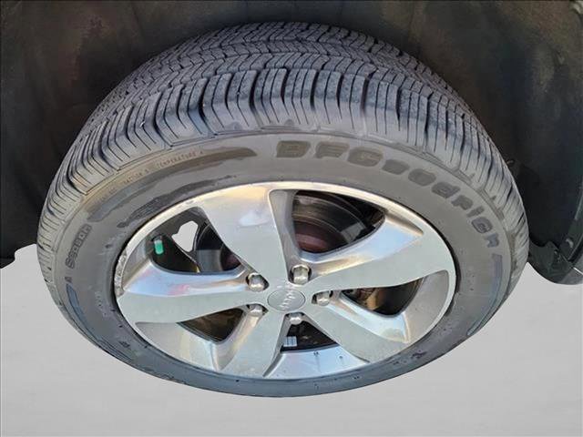 Used 2015 Jeep Grand Cherokee Overland w/ Advanced Technology Group image 9