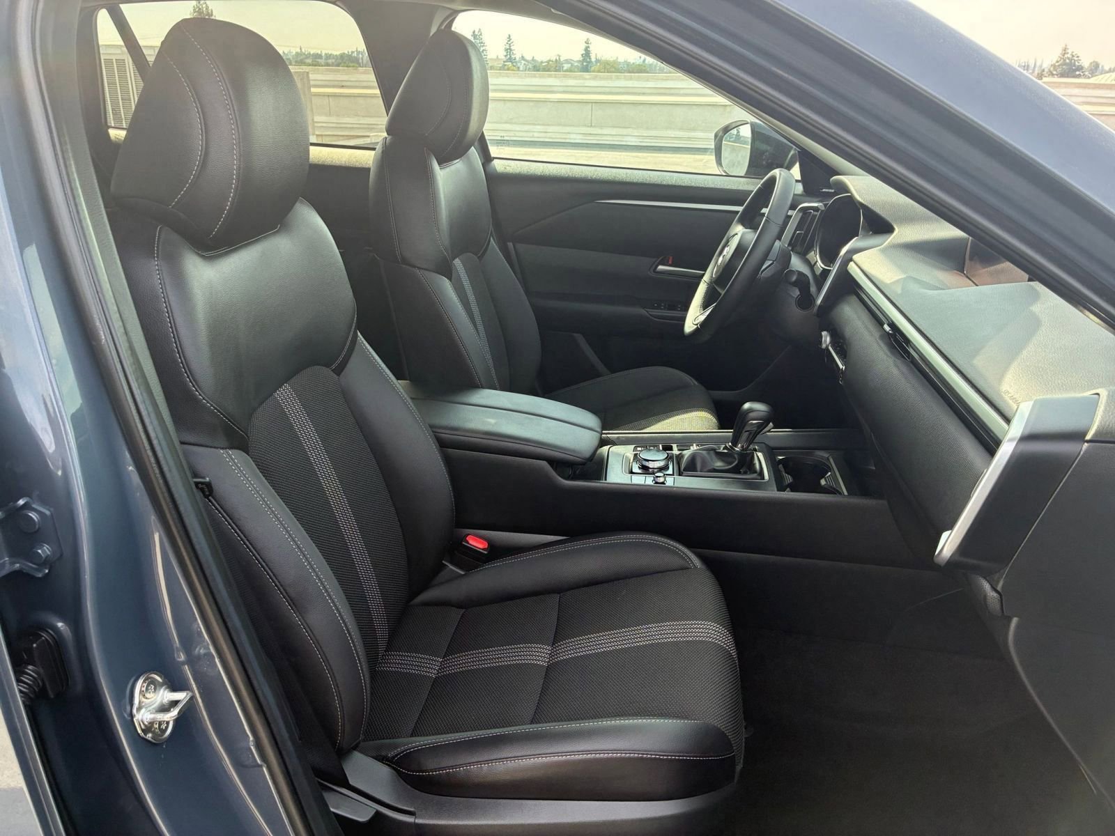 Used 2025 Nissan Versa SV image 36