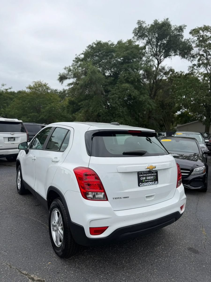Used 2022 Chevrolet Trax LS AWD/4WD image 3