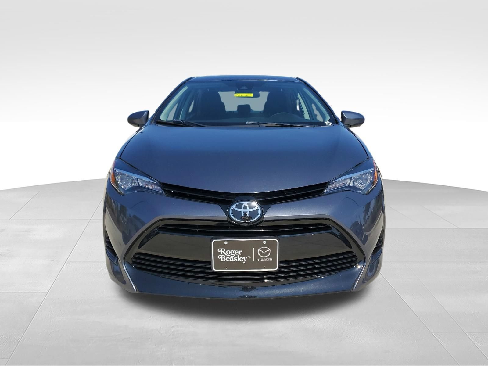 Used 2018 Toyota Corolla LE FWD image 2