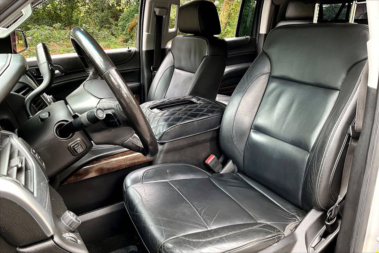 Used 2018 Chevrolet Suburban LT RWD image 18