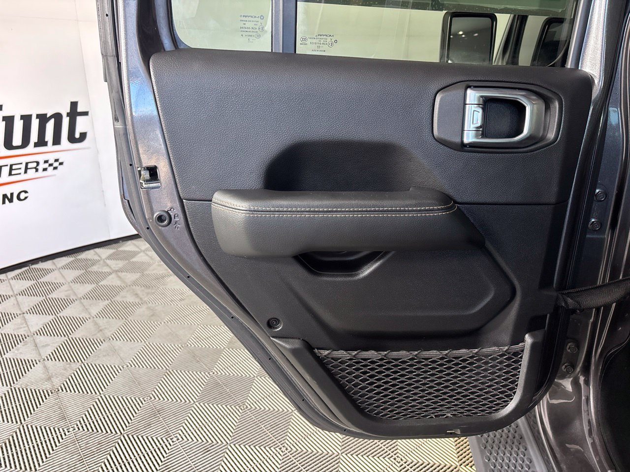 Used 2022 Jeep Wrangler Unlimited Sahara AWD/4WD image 18